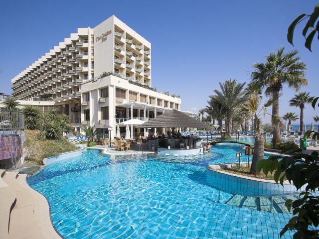 pool_at_the_Golden_Bay_Beach_Hotel