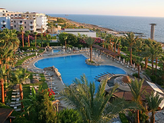 pool_at_the_St_George_Gardens_Hotel_Suites