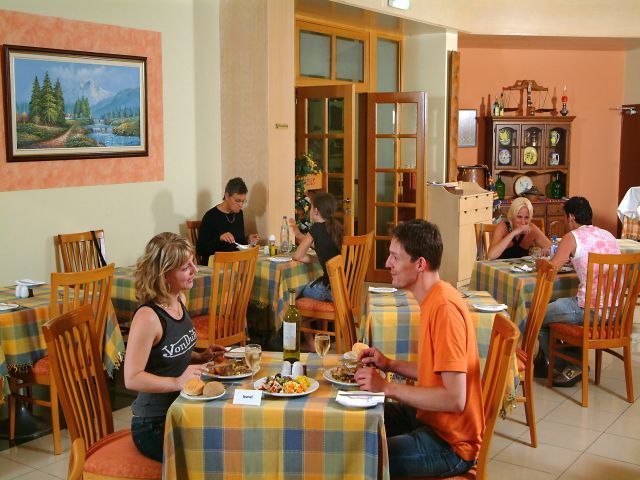 restaurant_at_the_STAMATIA