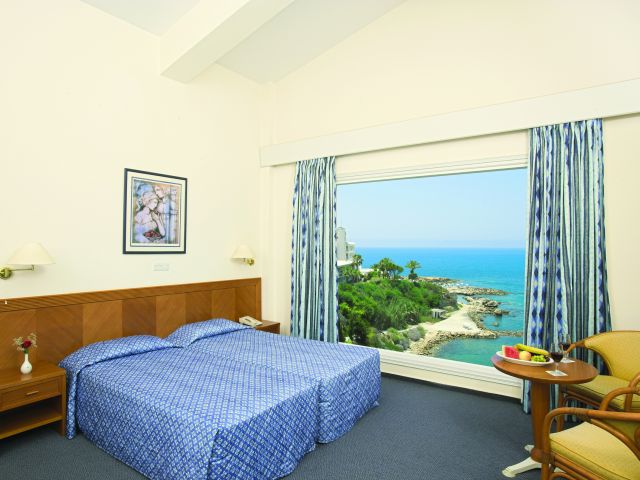 room2_at_the_Cynthiana_Beach_Hotel