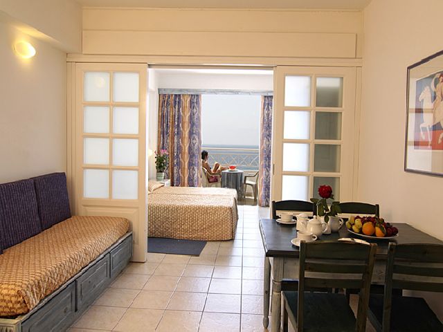 room_at_the_St_George_Gardens_Hotel_Suites