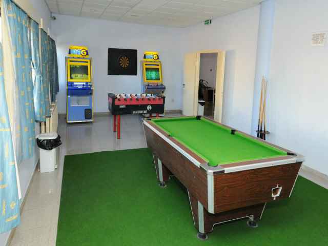 Gamesroom1_at_the_hotel_amore