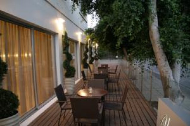 cyprus-hotels-almond-business-suites-outdoor-sitting-area