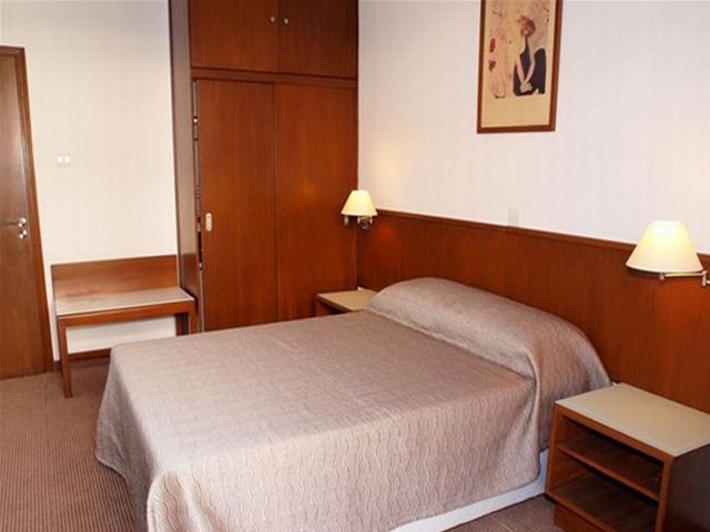 room25632_AT_THE_petrou_bros_hotel_apartments