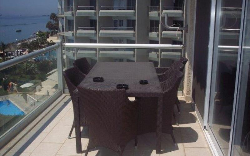 Dinning area on balcony